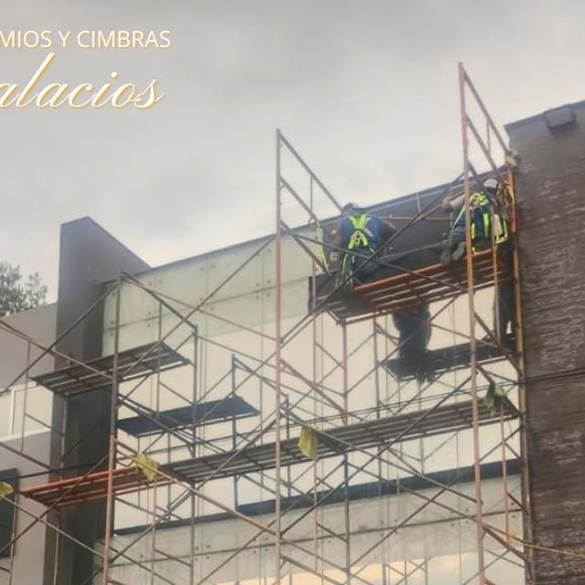 Torre de trabajo con andamios para labores en altura