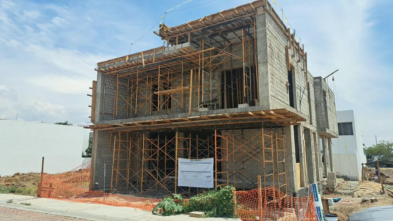 Andamios y cimbra en una construcción